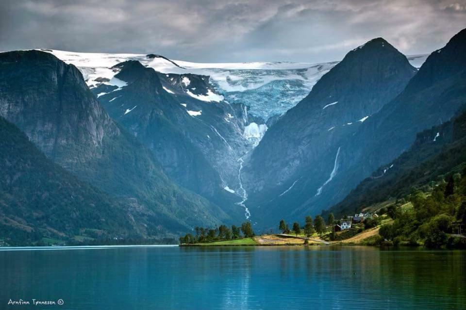 Glacier And Waterfall View Briksdalsbre Exterior photo